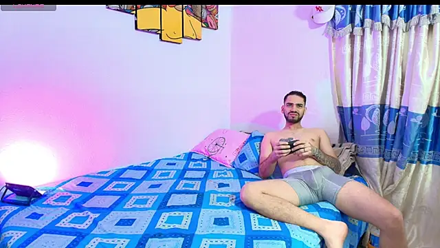 Snapshot of daniquintero03 chatting on 02-04-26, 04:40 daniquintero03 online show from 02-04-26, 04:40