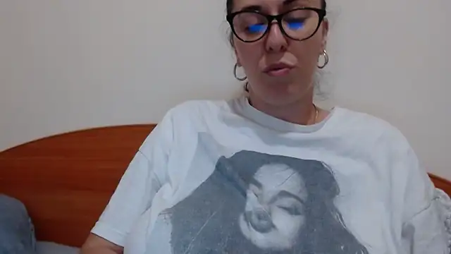 Snapshot of jollene chatting on 06-07-26, 01:38 jollene online show from 06-07-26, 01:38
