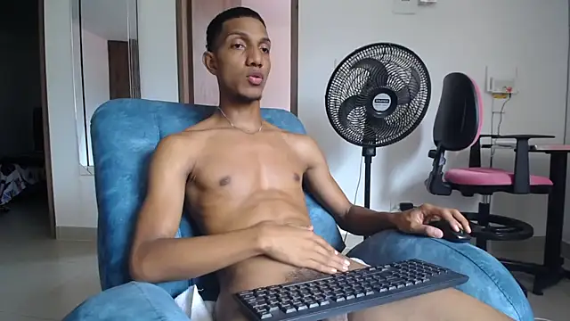 Snapshot of miguelmarcus chatting on 09-28-25, 04:47 miguelmarcus online show from 09-28-25, 04:47