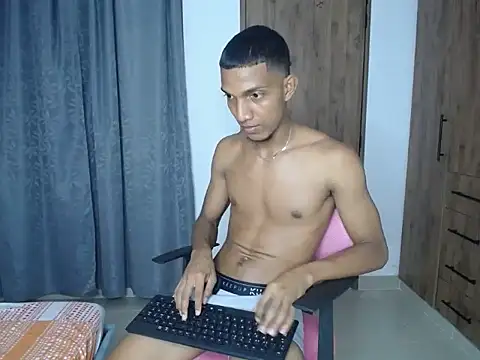 Snapshot of miguelmarcus chatting on 10-02-25, 11:41 miguelmarcus online show from 10-02-25, 11:41