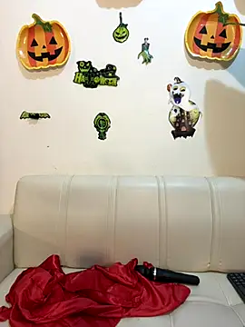 Amy ruizz online show from 10-31-25, 11:07