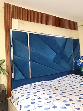 CrisMarulanda online show from 11-22-25, 04:17