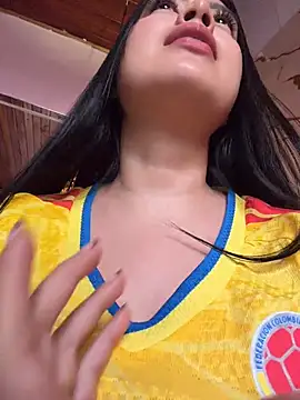 CrisMarulanda online show from 06-17-26, 05:56