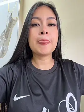 CrisMarulanda online show from 06-16-26, 04:51