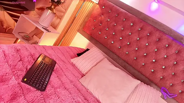 Snapshot of MylaDreams chatting on 07-17-26, 03:48 MylaDreams online show from 07-17-26, 03:48
