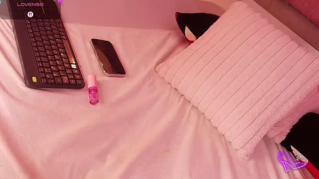 Snapshot of MylaDreams chatting on 07-14-26, 10:21 MylaDreams online show from 07-14-26, 10:21