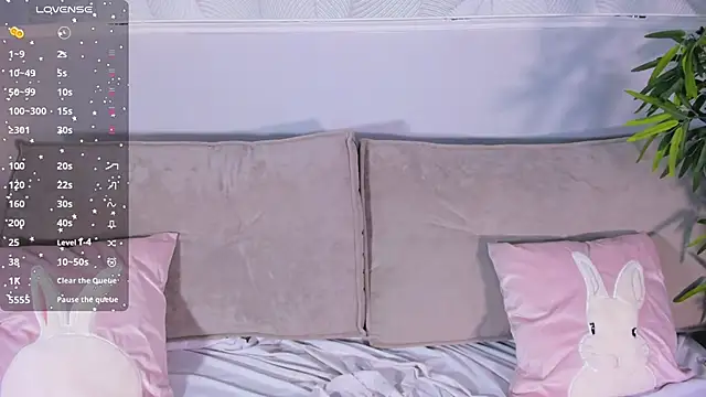 Molly Platt online show from 09-30-25, 12:05