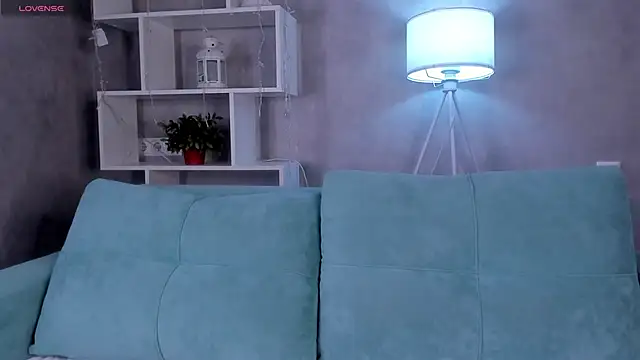 Molly Platt online show from 11-17-25, 09:35