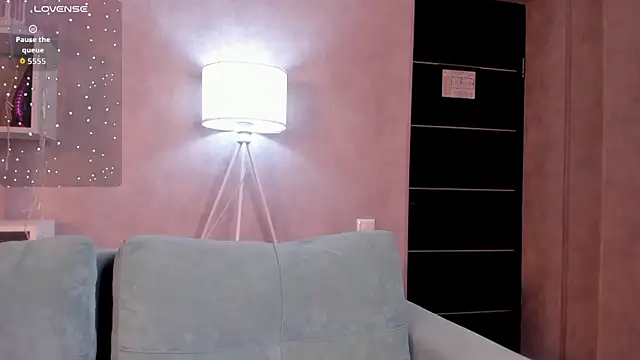 Molly Platt online show from 10-28-25, 09:30