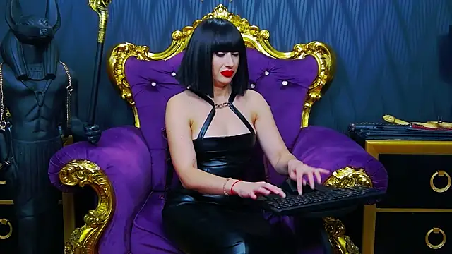 LaraMaeve online show from 11-15-25, 06:28