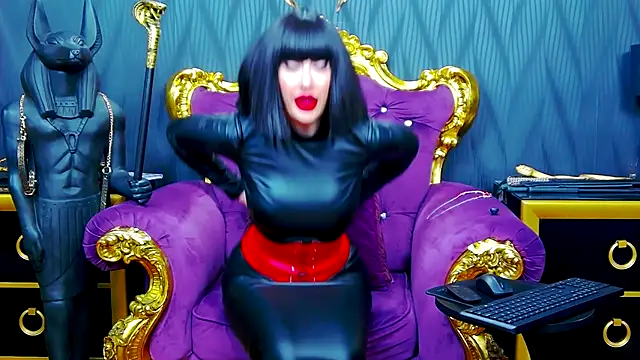 LaraMaeve online show from 12-18-25, 06:29