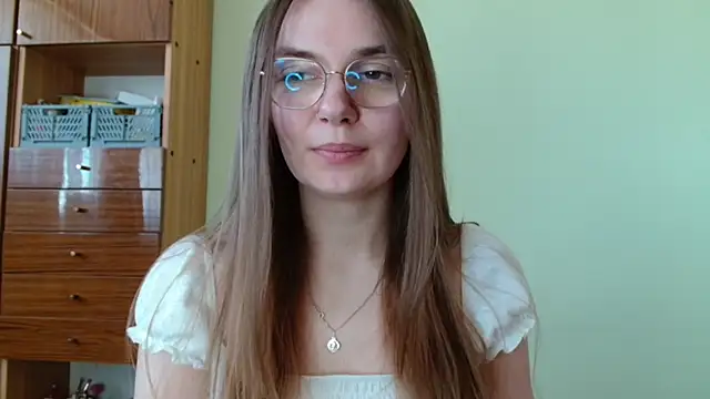 LooveELLYx online show from 04-23-26, 06:42