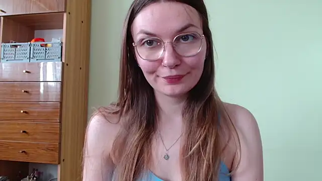 LooveELLYx online show from 05-04-26, 01:47