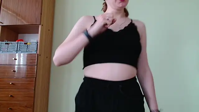 LooveELLYx online show from 05-08-26, 06:39