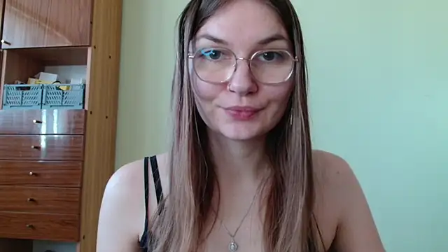 Snapshot of LooveELLYx chatting on 10-18-25, 07:10 LooveELLYx online show from 10-18-25, 07:10