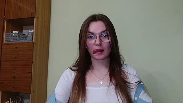 Snapshot of LooveELLYx chatting on 02-06-25, 06:13 LooveELLYx online show from 02-06-25, 06:13