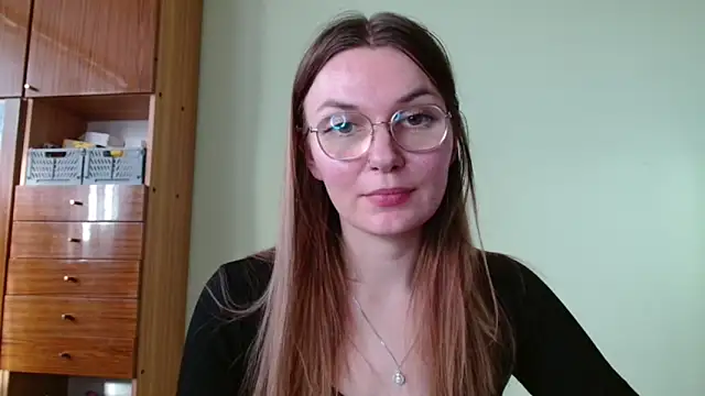 Snapshot of LooveELLYx chatting on 10-21-25, 01:43 LooveELLYx online show from 10-21-25, 01:43