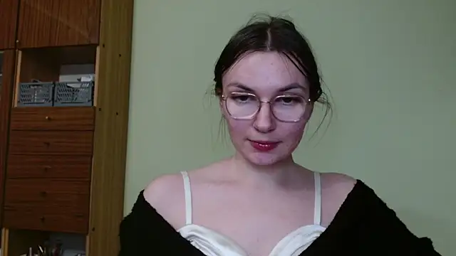 Snapshot of LooveELLYx chatting on 02-13-25, 06:05 LooveELLYx online show from 02-13-25, 06:05