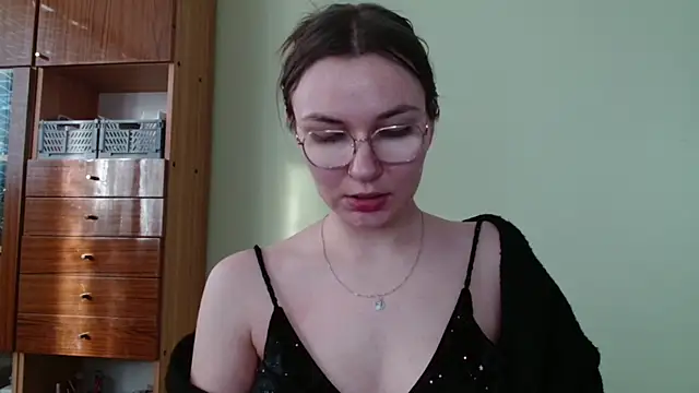 Snapshot of LooveELLYx chatting on 02-19-25, 02:33 LooveELLYx online show from 02-19-25, 02:33
