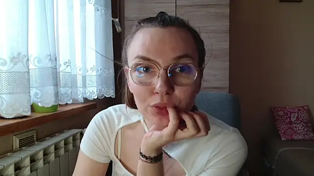 LooveELLYx online show from 12-01-25, 07:42