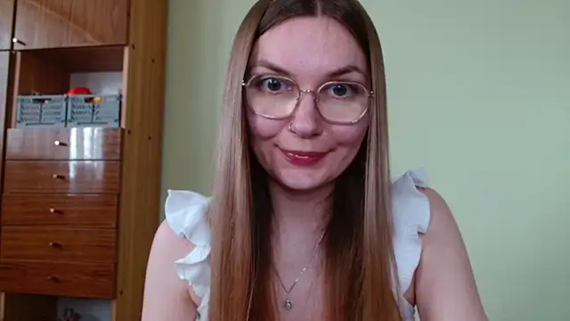 LooveELLYx online show from 05-06-26, 01:37
