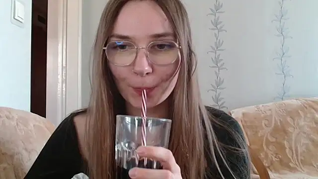 Snapshot of LooveELLYx chatting on 03-21-25, 11:12 LooveELLYx online show from 03-21-25, 11:12