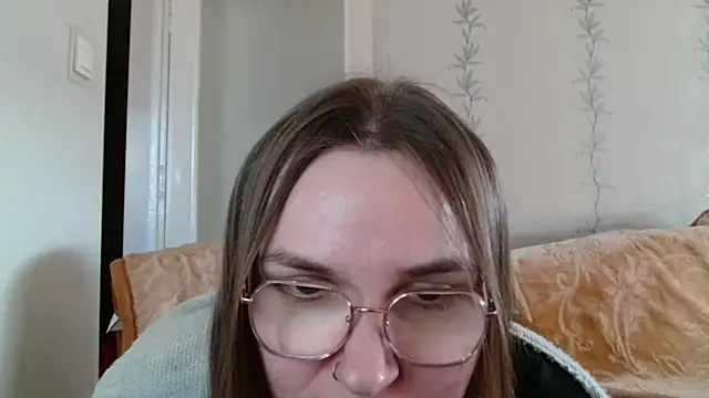 Snapshot of LooveELLYx chatting on 03-20-25, 02:32 LooveELLYx online show from 03-20-25, 02:32
