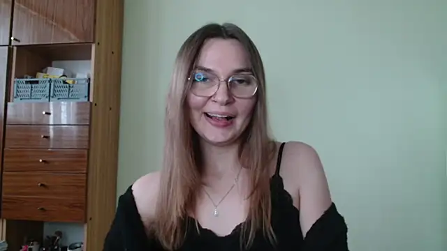 Snapshot of LooveELLYx chatting on 10-08-25, 01:34 LooveELLYx online show from 10-08-25, 01:34