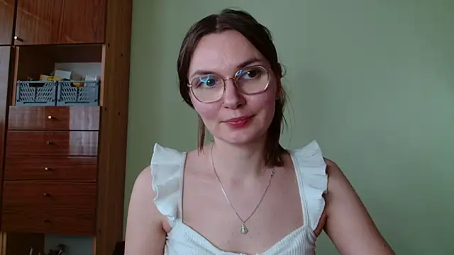 Snapshot of LooveELLYx chatting on 10-22-25, 01:32 LooveELLYx online show from 10-22-25, 01:32