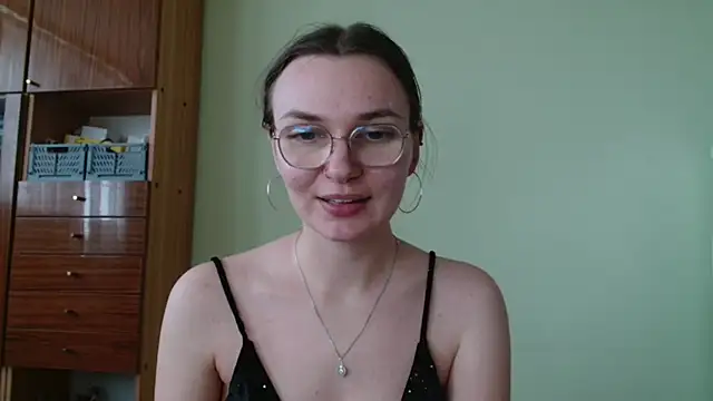 Snapshot of LooveELLYx chatting on 10-06-25, 01:34 LooveELLYx online show from 10-06-25, 01:34