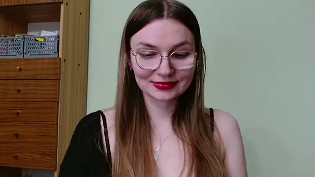 LooveELLYx online show from 03-18-26, 09:48