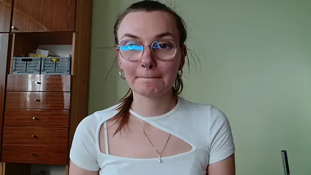 Snapshot of LooveELLYx chatting on 10-01-25, 01:37 LooveELLYx online show from 10-01-25, 01:37