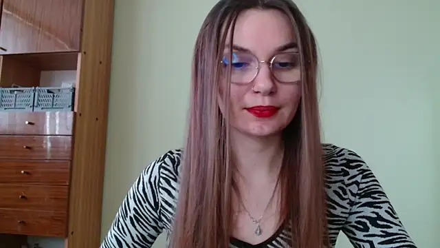 Snapshot of LooveELLYx chatting on 02-21-25, 07:45 LooveELLYx online show from 02-21-25, 07:45