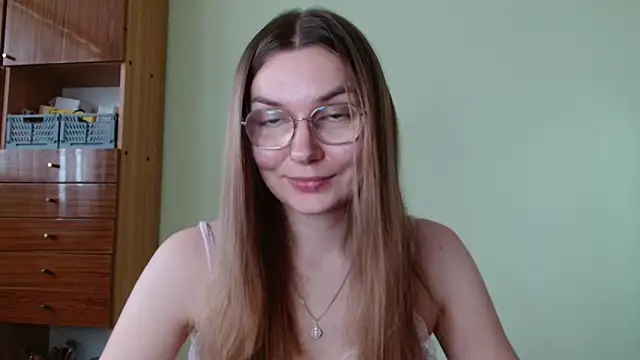 Snapshot of LooveELLYx chatting on 10-16-25, 01:30 LooveELLYx online show from 10-16-25, 01:30