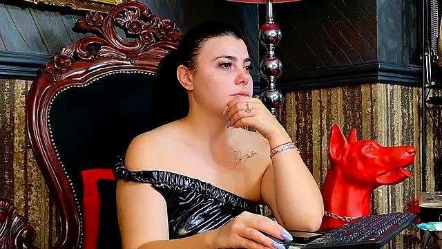 Snapshot of MistressEly chatting on 09-15-25, 10:05 MistressEly online show from 09-15-25, 10:05