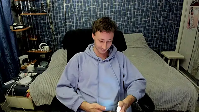 CuteBoy228 online show from 04-12-26, 05:16