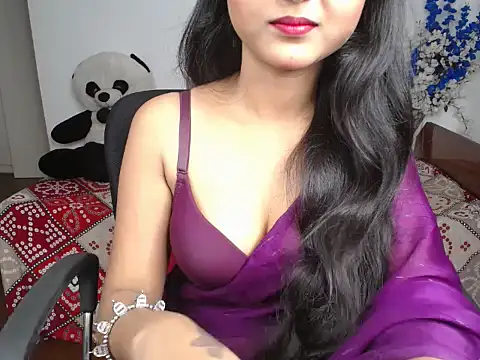 Snapshot of Heavan_queen chatting on 10-15-25, 05:17 Heavan queen online show from 10-15-25, 05:17