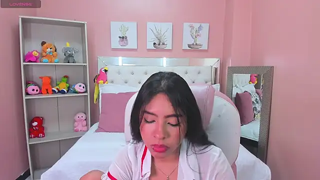 Snapshot of Sky_winter chatting on 02-26-26, 02:17 Sky winter online show from 02-26-26, 02:17