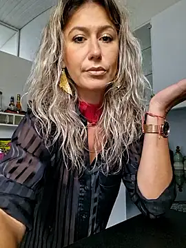 CelynaRoss online show from 05-12-26, 01:17