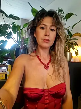 Snapshot of CelynaRoss chatting on 07-16-26, 12:46 CelynaRoss online show from 07-16-26, 12:46