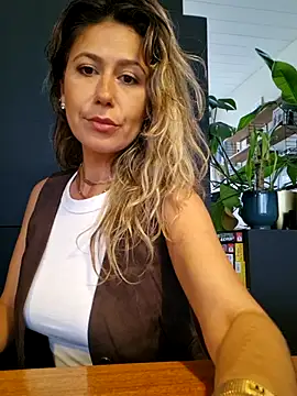 Snapshot of CelynaRoss chatting on 07-17-26, 07:22 CelynaRoss online show from 07-17-26, 07:22