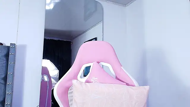 GraceWallace  online show from 04-01-26, 04:58