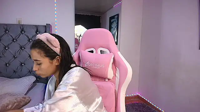 GraceWallace  online show from 11-14-25, 04:05