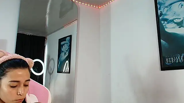 GraceWallace  online show from 12-17-25, 06:02