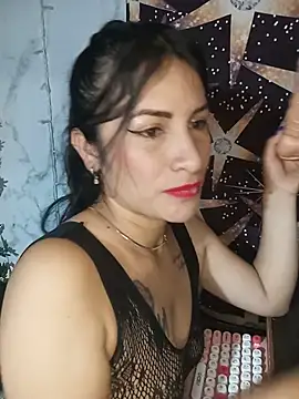 Snapshot of karinnahotdirty chatting on 05-14-26, 09:23 karinnahotdirty online show from 05-14-26, 09:23