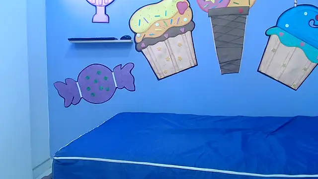 skinnykalitzo18 online show from 12-20-25, 03:31