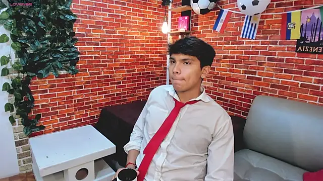 Snapshot of Thiago_Kozak chatting on 07-06-26, 01:29 Thiago Kozak online show from 07-06-26, 01:29