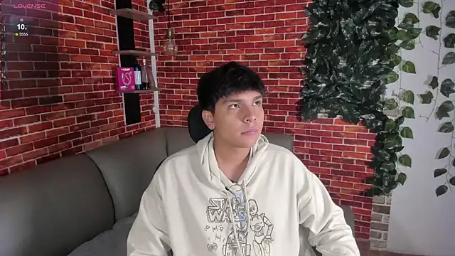 Snapshot of Thiago_Kozak chatting on 04-25-26, 01:25 Thiago Kozak online show from 04-25-26, 01:25