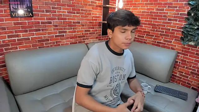 Snapshot of Thiago_Kozak chatting on 07-11-26, 01:22 Thiago Kozak online show from 07-11-26, 01:22