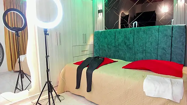 Snapshot of Cherry_Castillo chatting on 10-23-25, 12:04 Cherry Castillo online show from 10-23-25, 12:04